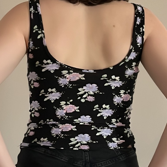 AMERICAN EAGLE Soft And Sexy Black Floral Tank Top - Picture 2 of 3